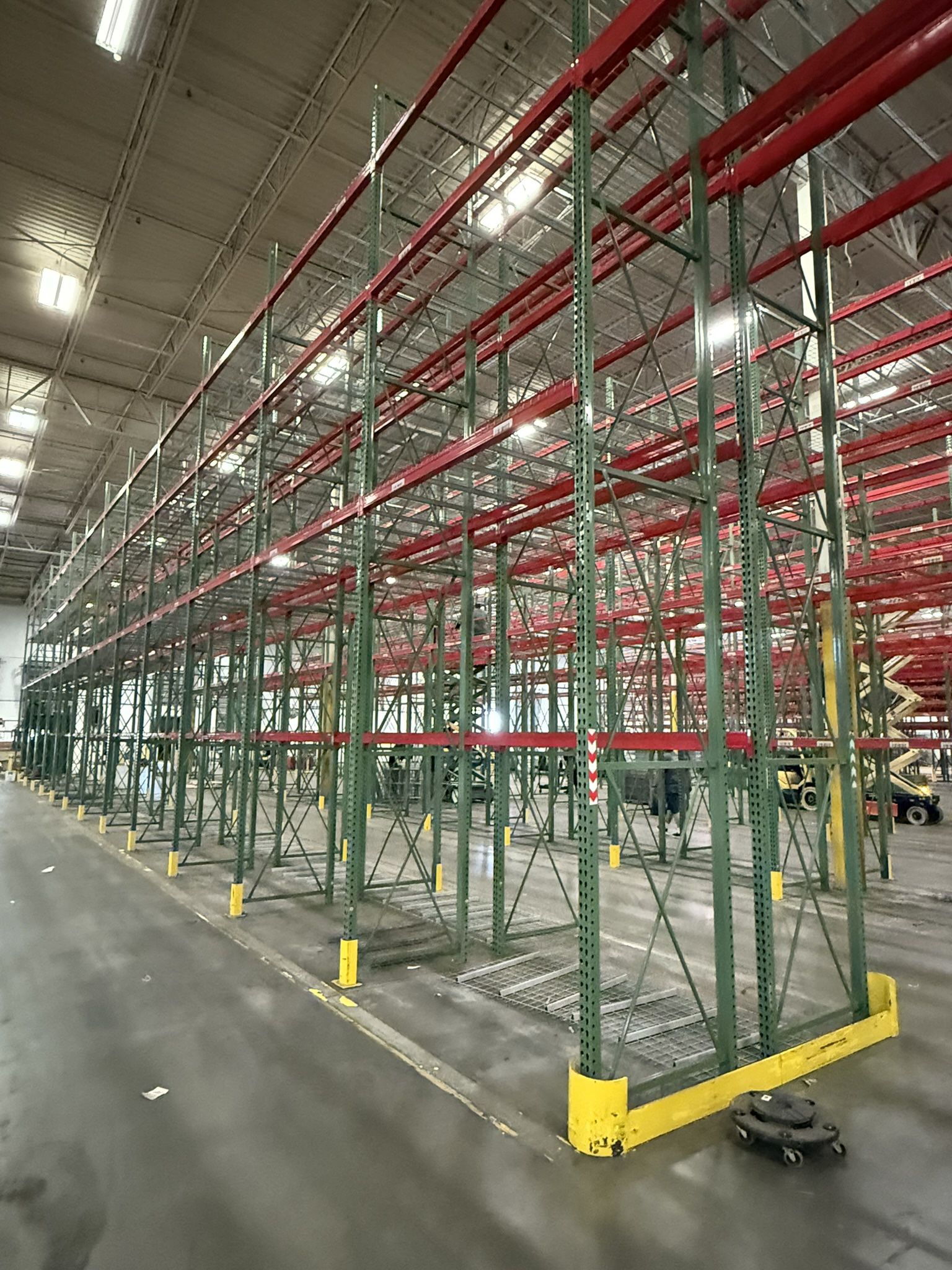 Industrial Teardrop Pallet, Racking Beams, Upright Wire Decks