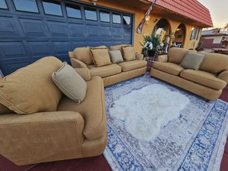 Beautiful High-quality Furniture Couch and Sofa  chair Ottoman with storage pillows like Brand new furniture no stains no smell totally Deep Clean Goo