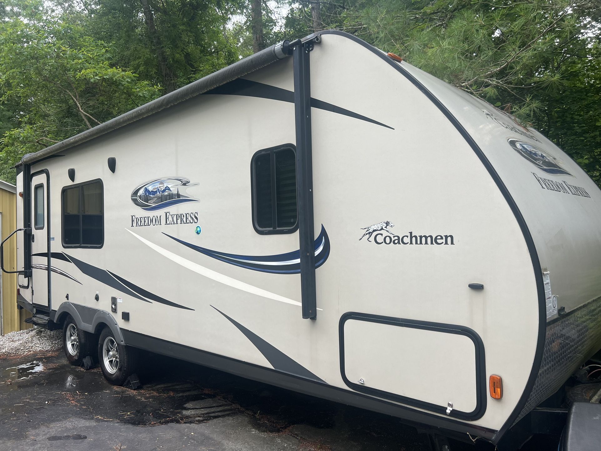 2015 Coachmen Freedom Express