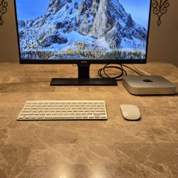 APPLE MINI MACK /WITH BENQ SCREEN..