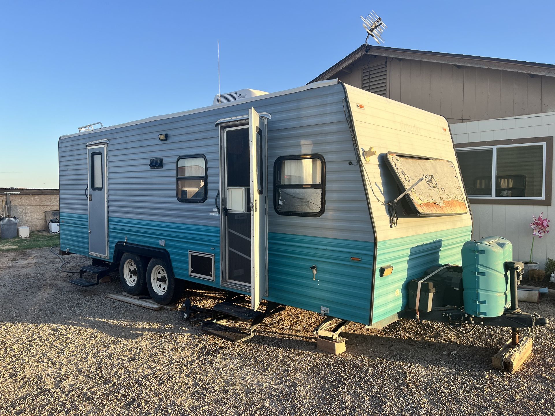 1994 Prowler Caravan