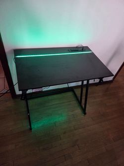 GAMING DESK WITH LED LIGHT
