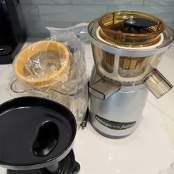 Omega VRT350 Heavy Duty Dual-Stage Vertical Single Auger Low Speed Juicer Silver