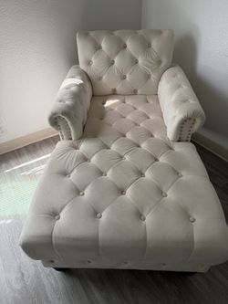 Ivory tufted lounge chair