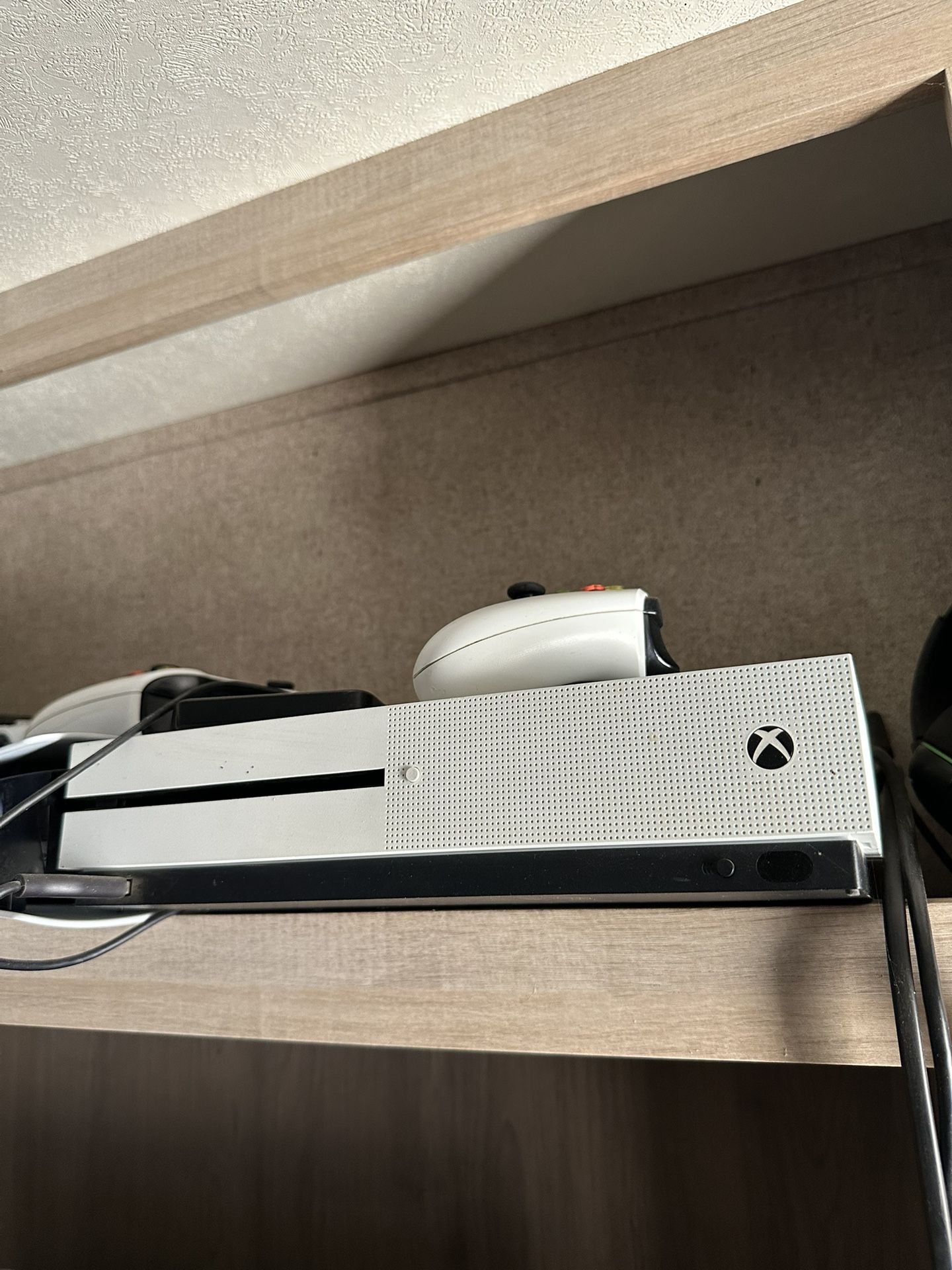 Xbox One S