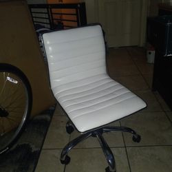 Modern Style Rolling Chair