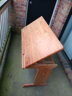 Table that let's up and down