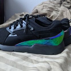 Puma Sneakers Women’s Size 9 - Black w/ Iridescent Heel