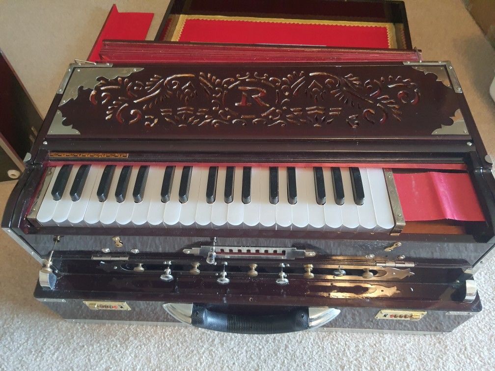 2 BEAUTIFUL HARMONIUMS! For Price of One! Amazing Quality and Sound - $1,200 (Edison)