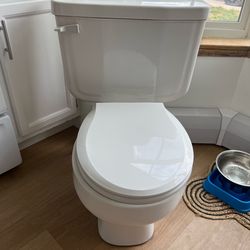 White Toilet - Slow Close lid - 2 Gallon Tank