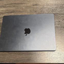 MacBook M3 13 inch 