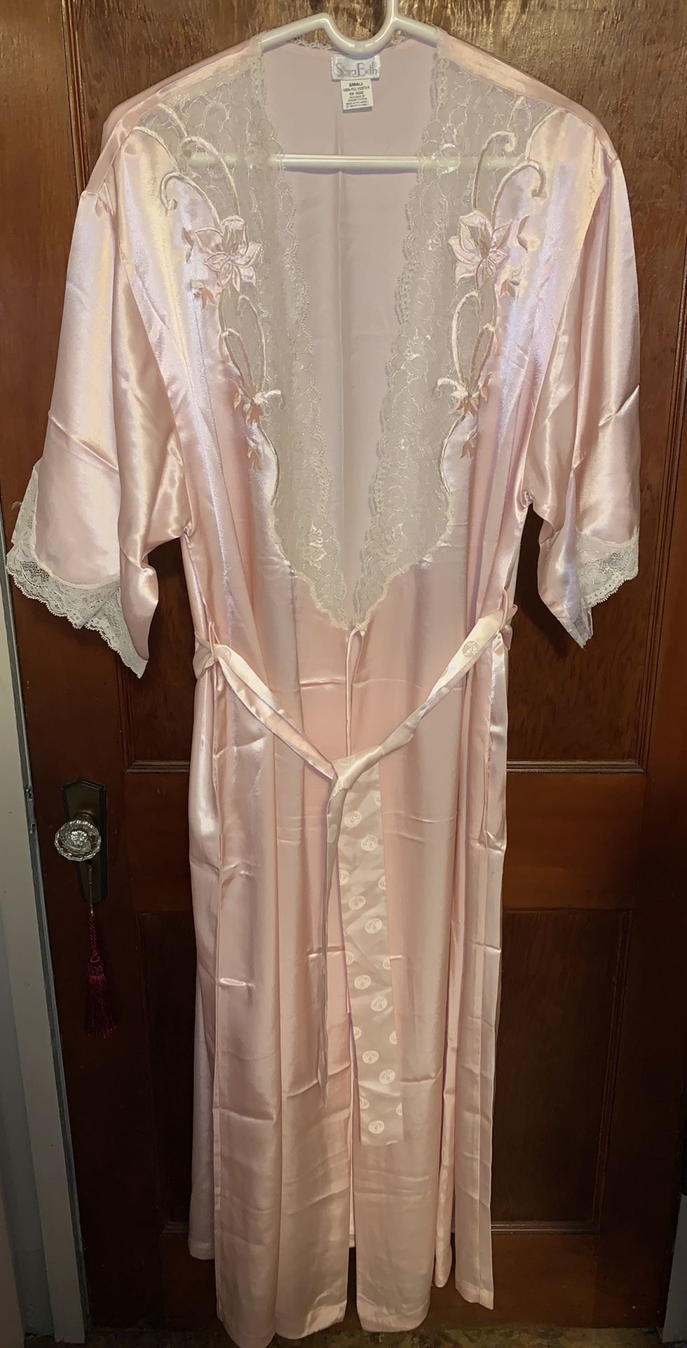 LADIES LACE AND SATINY FULL LENGHT LINGERIE ROBE by SARA BETH in PALE PINK OPEN BOX - UNUSED PRISTINE LOUNGE WEAR SIZE SMALL/REGULAR