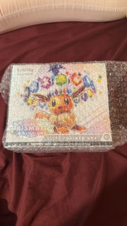 Pokémon Prismatic Evolutions Elite Trainer Box