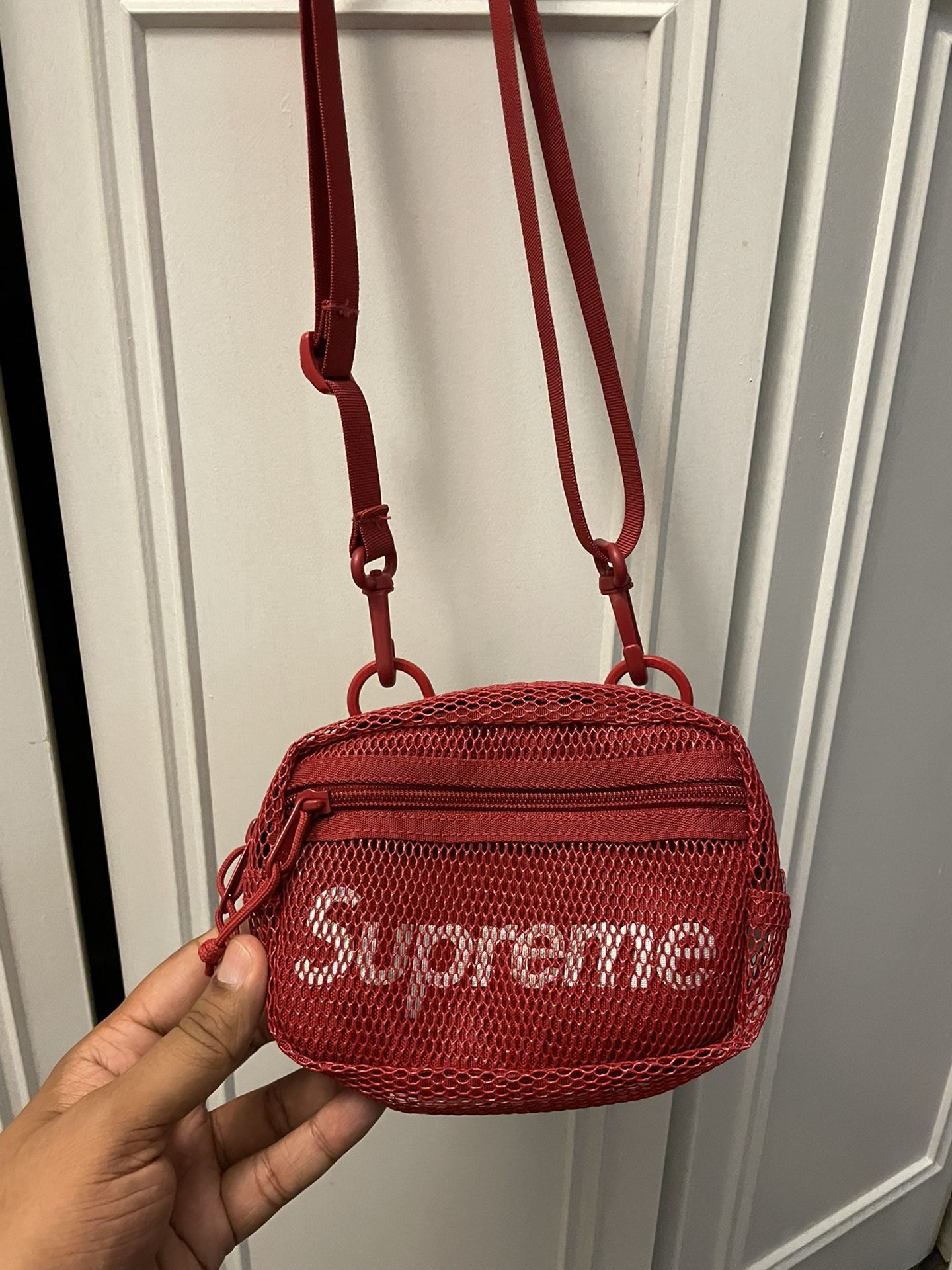 Supreme Small Shoulder Bag (SS20)
