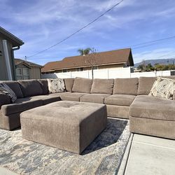 NEW Living Spaces Brown Sectional DELIVERY AVAILABLE