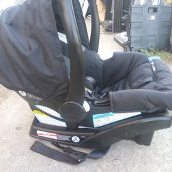 !! Baby car seat by Graco Manufacturer 2021