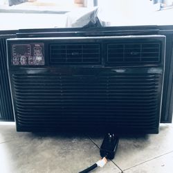 8000 BTU Window Air Conditioner (PICK UP ONLY)