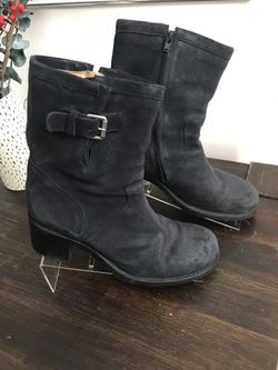 FREELANCE Women’s Sz 41 Pull-On Zip Up Black Suede Ankle Boots Heeled Chelsea. Condition is Pre-owned. Shipped with USPS Priority Mail.