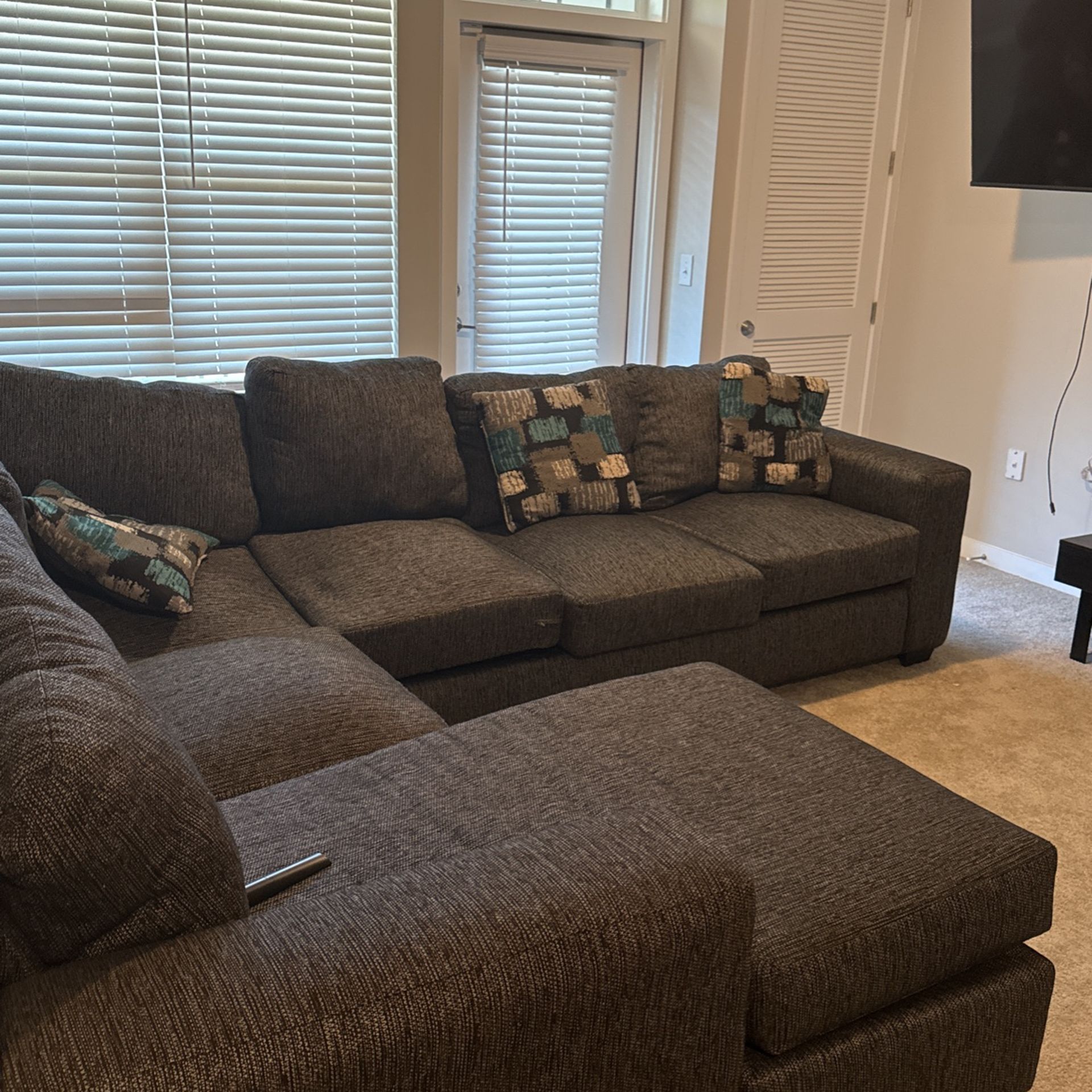 Good Clean Couch!! No Damages