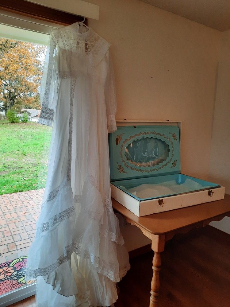 Vintage  Wedding Dress  About Size6 