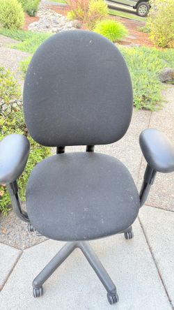 Black office chair