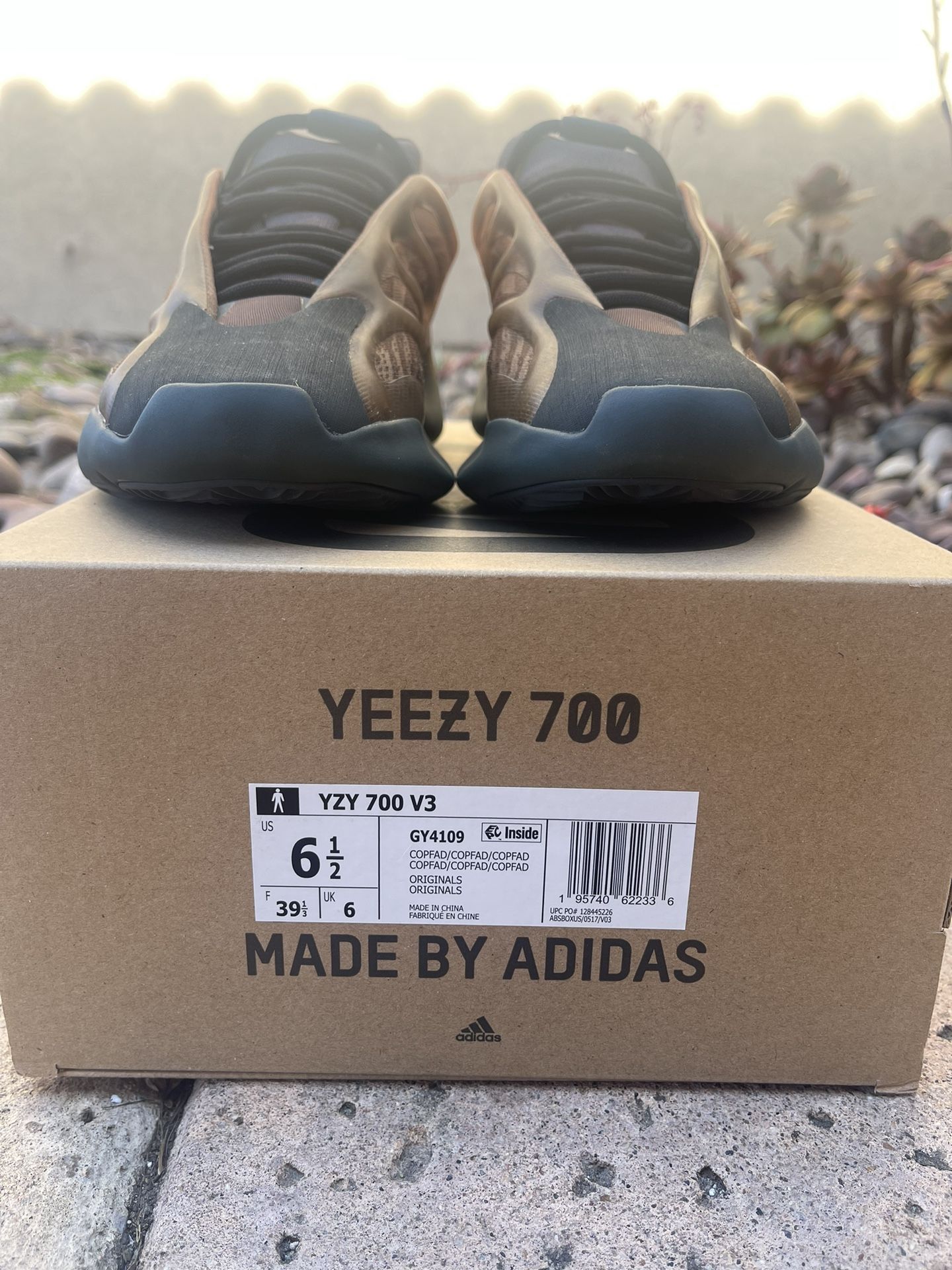 adidas gazelle silver green womens Mens Adidas Yeezy 700 V3 - GY4109 - Sneaker Trainers