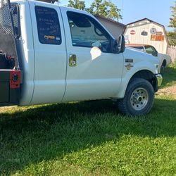 Ford. F 250. FLORIDA TRUCK BODY NICE SEATS NICE UNDERNEATH LOOKS LIKE NEW  $4999