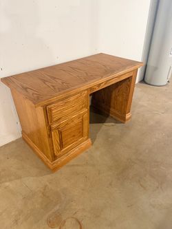 Solid Oak Desk – Single Pedestal, Great Condition