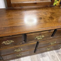 Dresser With Mirror