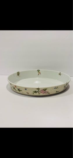 Wedgwood Fleur 1997 Strawberry Roses Oval Vegetable Serving Ceramic Dish 11.5”. Beautiful serving dish is in excellent condition. Size is 11.5”-8.25”