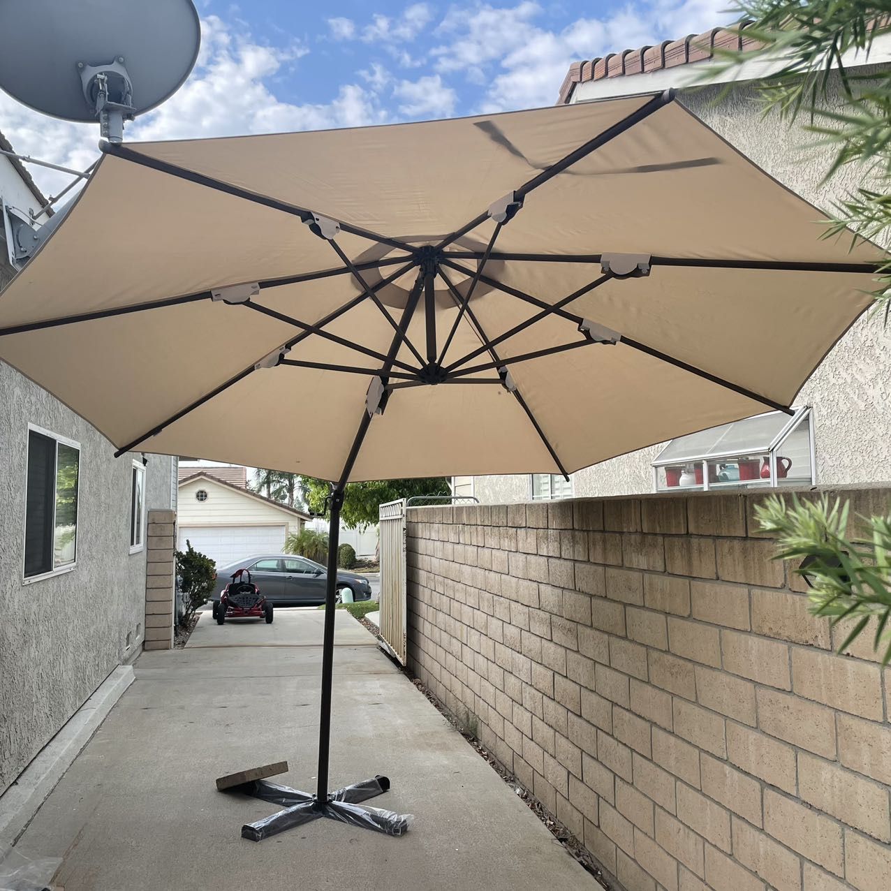 Abba Patio 11 ft Patio Offset Hanging Umbrella Outdoor Cantilever Sturdy Umbrella with Crank & Cross Base & Easy Tilt, for Garden, Backyard, Pool and