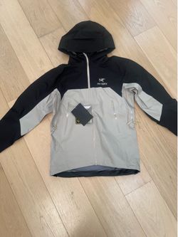 Arc’teryx Beta AR Jacket in Black/Rune