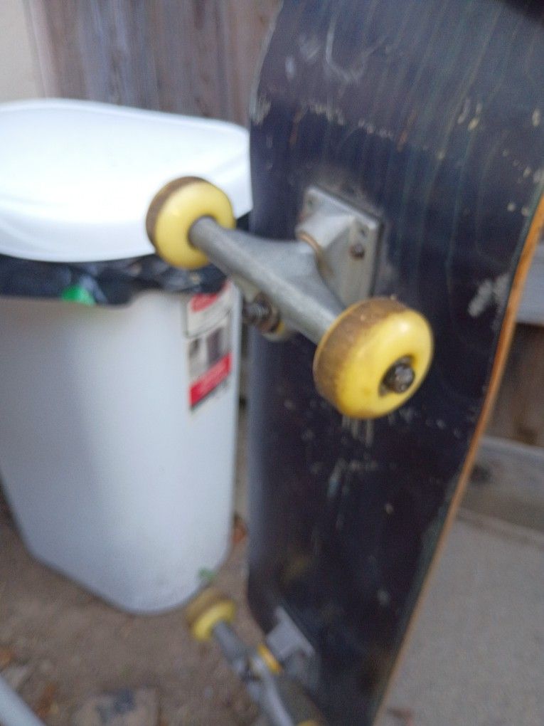 Skateboard READ DESCRIPTION