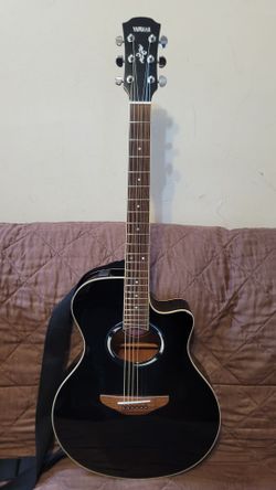 YAMAHA ACOUSTIC ELECTRIC GUITAR MODEL APX500IIBL MADE IN INDONESIA IN BLACK COLOR.