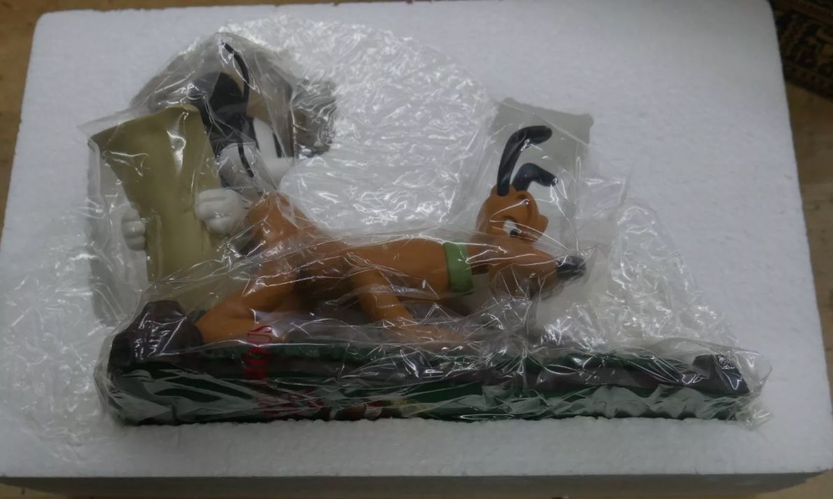Disneyana 1999 Safari Adventure Mickey Mouse and Pluto with Compass Figurine NEW