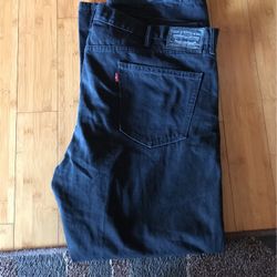 Men’s Levi Size 44 Length 32 Black