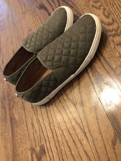 Steve Madden women casual shoes! $5