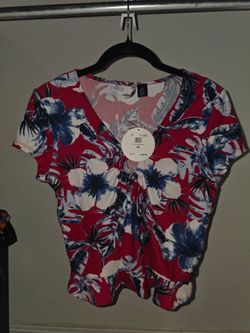 Women’s Red Tropical Floral Top Size Medium New