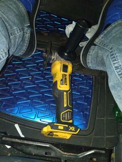 New DeWALT 20 Volt 20v Max XR 4.5" Brushless Angle Grinder with Brake DCG413B