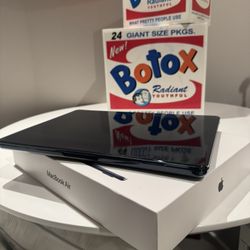 🚀 2022 MacBook Air M2 – 512GB SSD | 8GB RAM – Excellent Condition (Only 109 Cycles!)