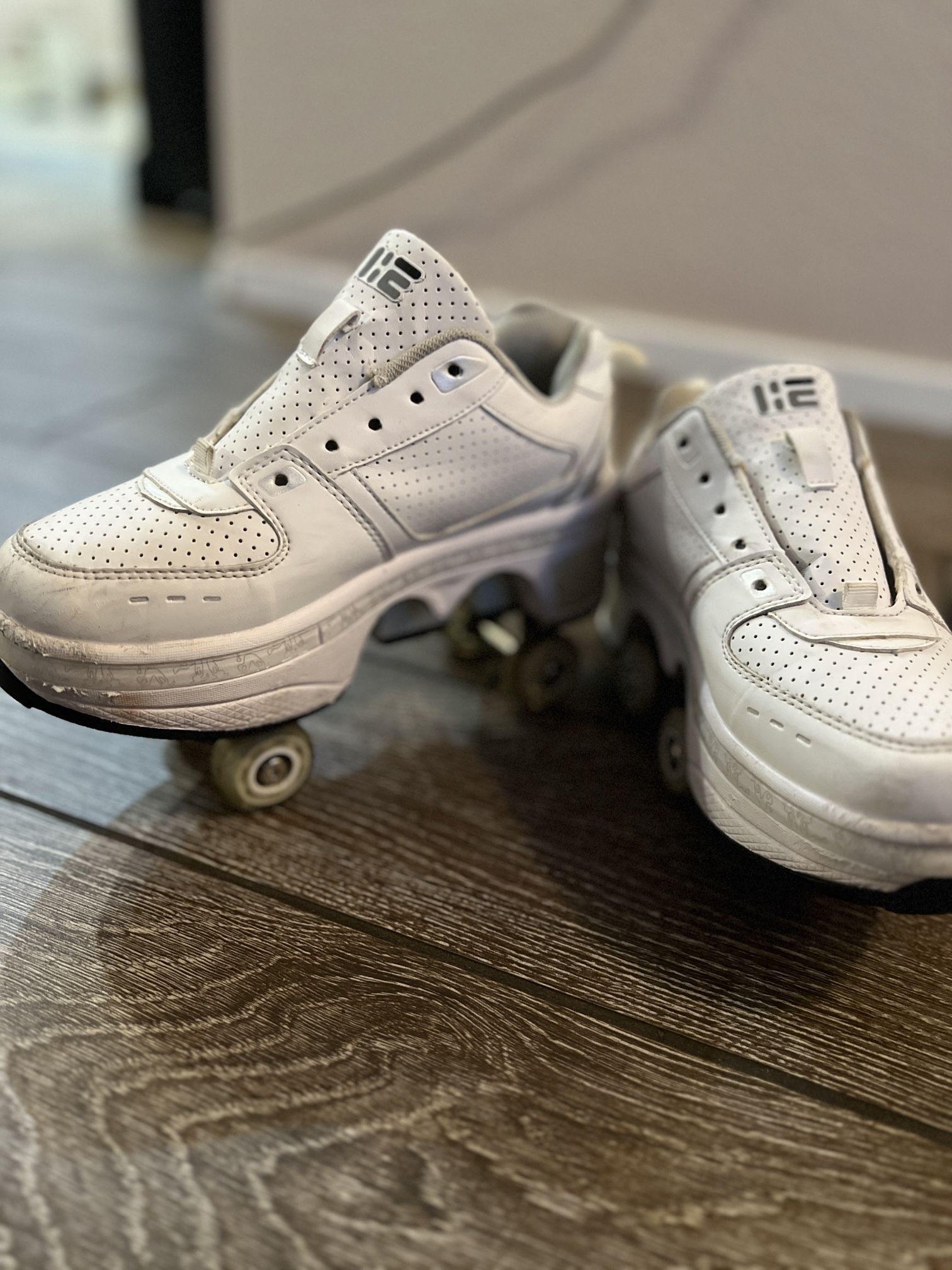 Four-Wheel 2-in-1 Roller Skate Shoes Unisex Skates Detachable Kids Sneakers with Wheels