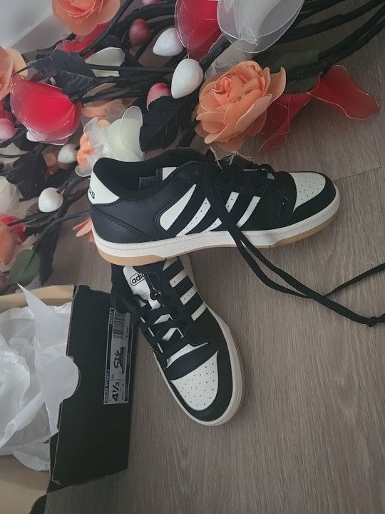 Adidas Kids Shoes Size 4.5