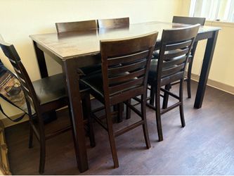 Dinner table with 6 chairs