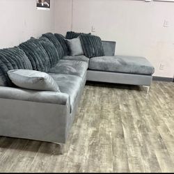 Brand New L-Shaped Velvet Sectional With Throw Pillows Available In Black / Grey