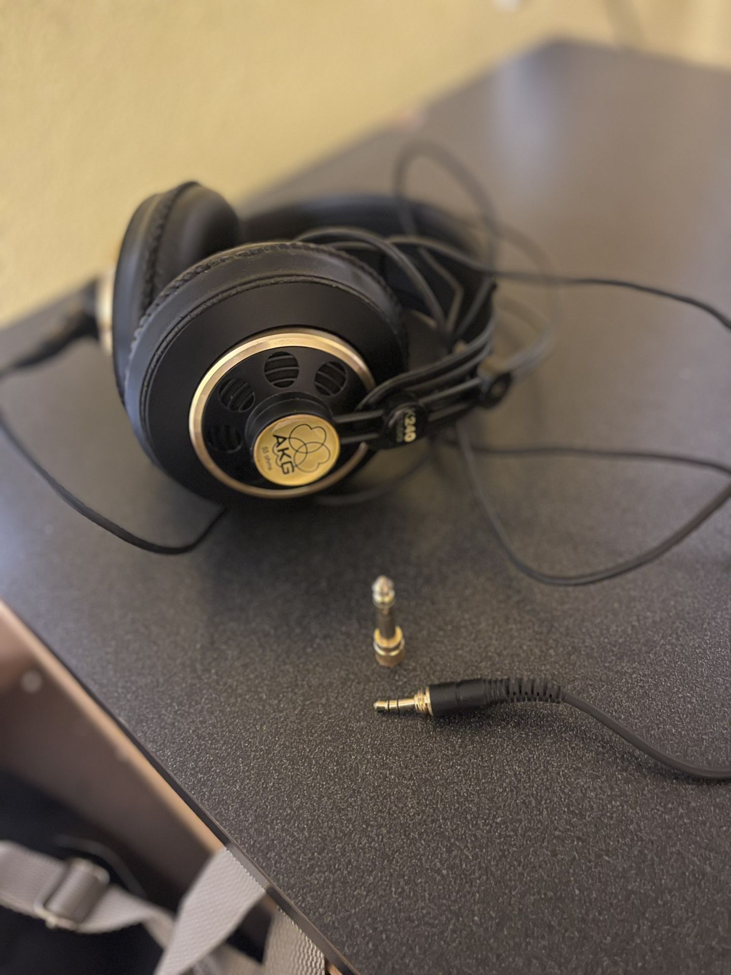 DJ HEADPHONES, MIC, SPEAKER STAND & MORE