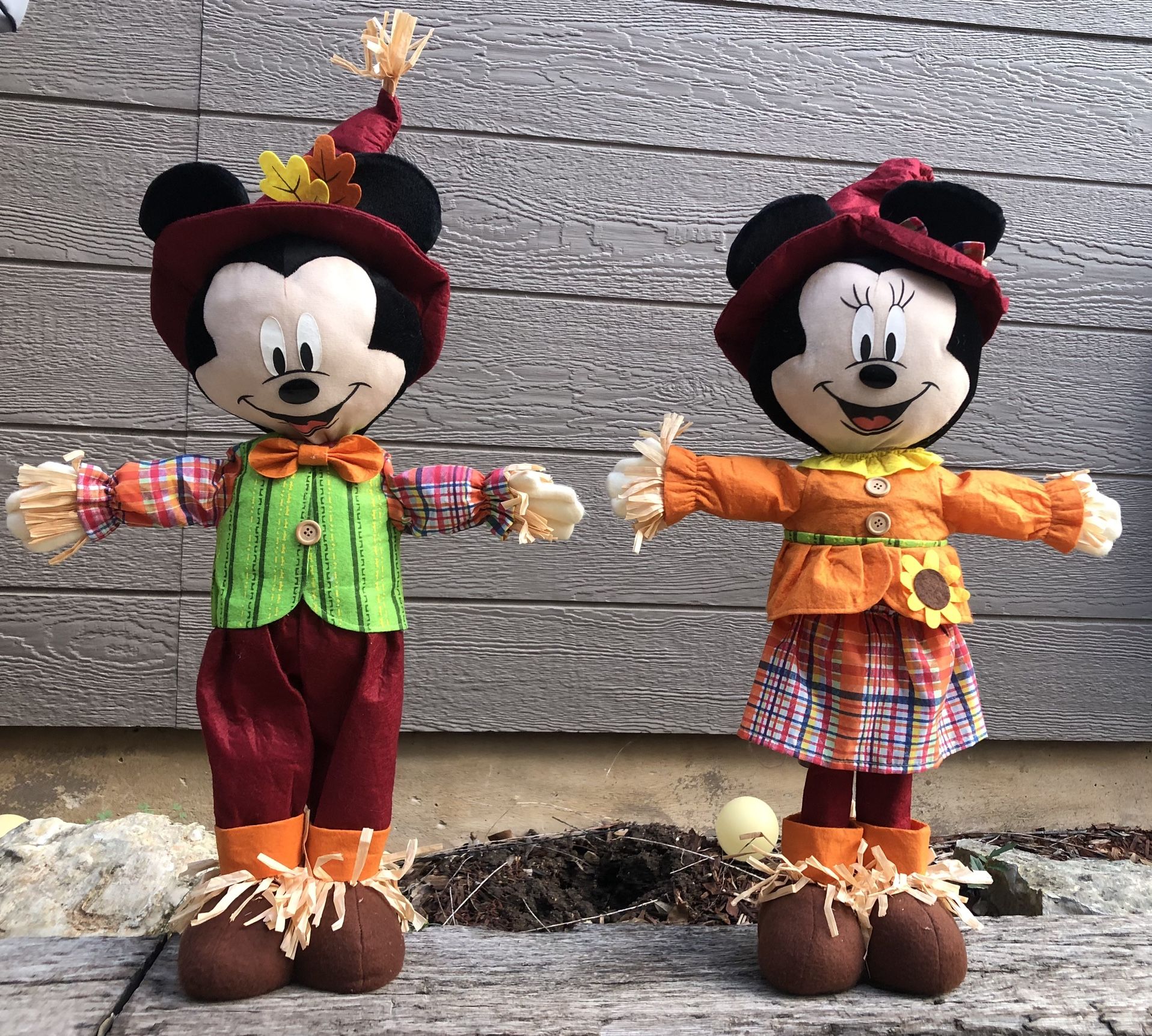 Mickey/Minnie Mouse Standing Porch Greeters 30”