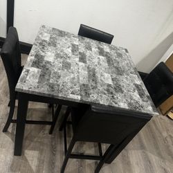 Ashley’s Dining Table Set 