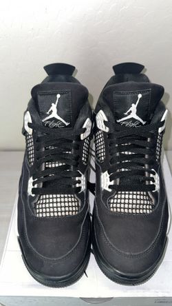 Jordan 4 white thunder size 10M