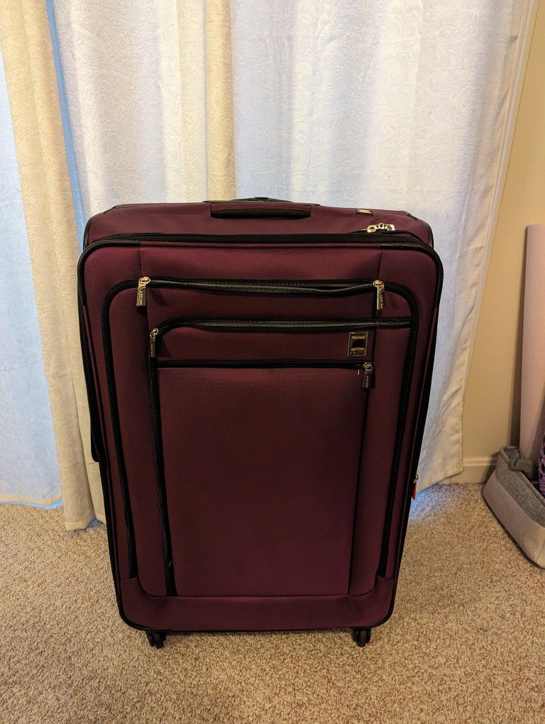 Large suitcase like new!!