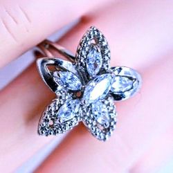 Star Flower Ring With Gorgeous Rhinestones
